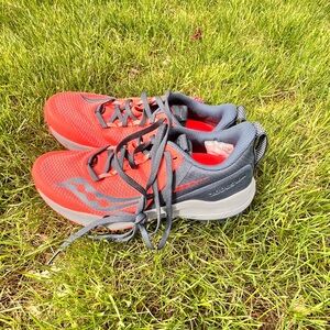 Saucony Xodus Women’s 7.5 SAMPLES NEW